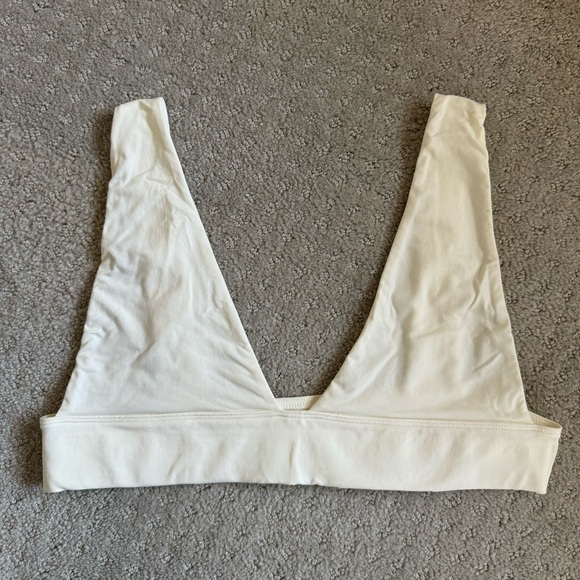 Free People No Show Plunge Bralette / xs/s size / cream white / v neck - Picture 2 of 6